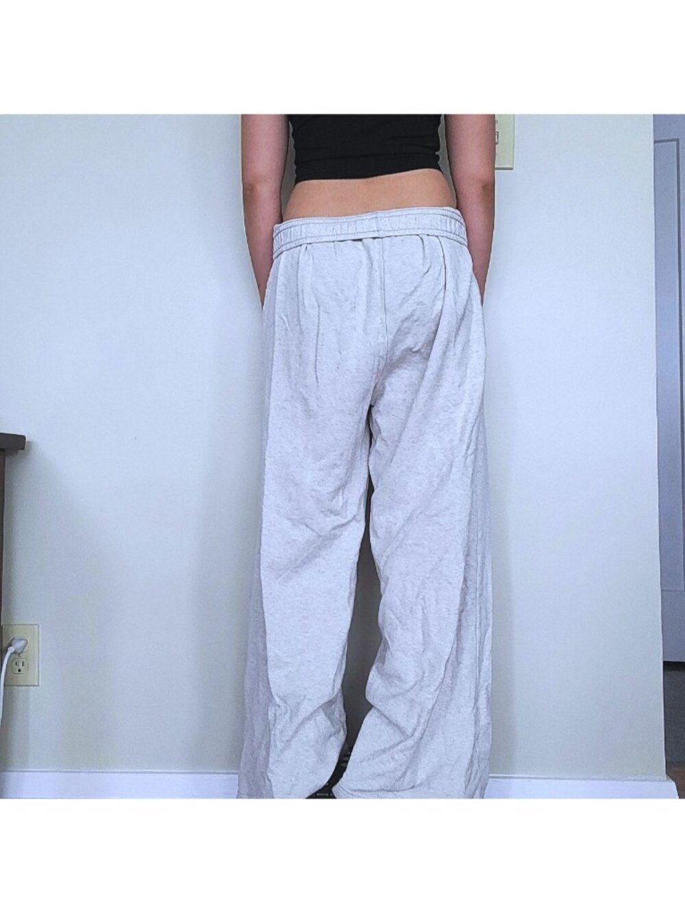 American Eagle Oversized Oatmeal Cream Wide leg Sweatpants (M) - Picture 2 of 6